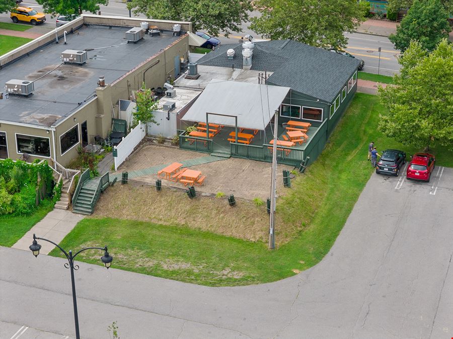 4776 Lake Ave