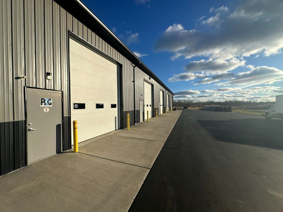 5 Garage Bays, Warehouse, or Storage Spaces Available