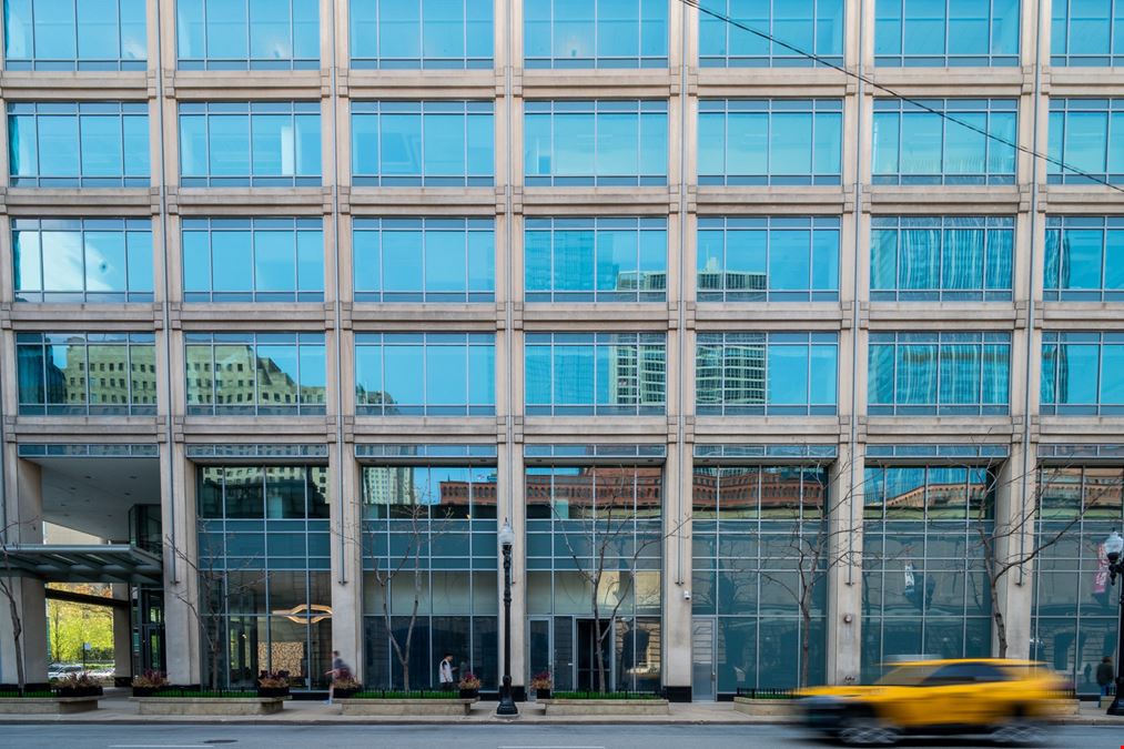550 W Washington Blvd