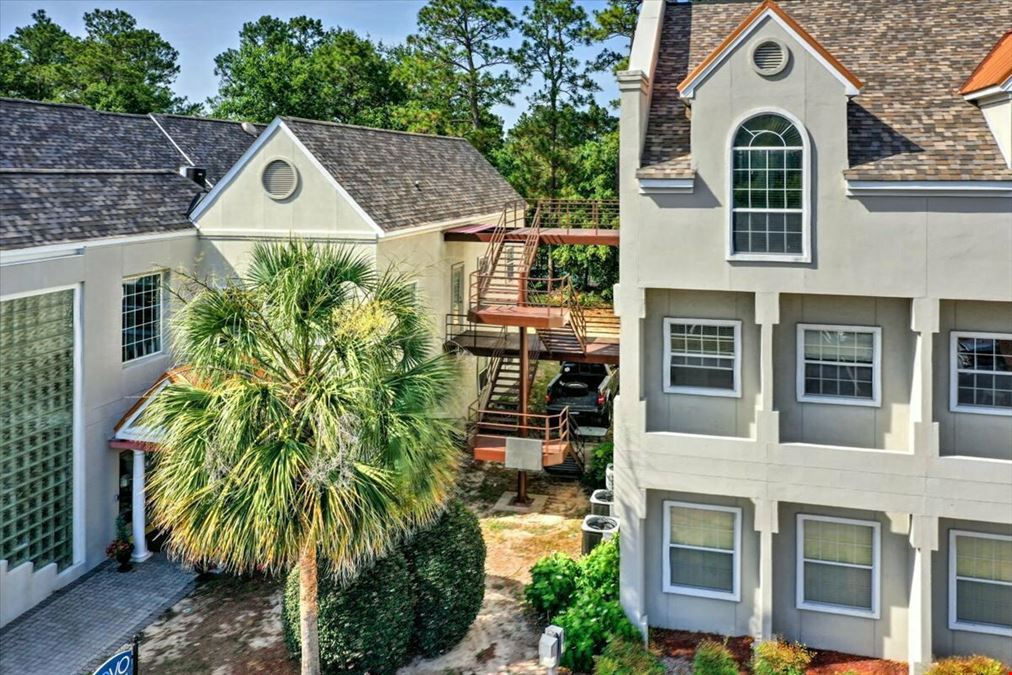 5000 Woodside Executive Ct