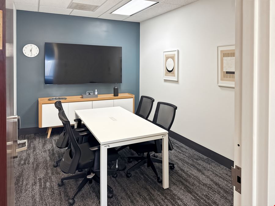 Regus - Greensboro - 301 N Elm