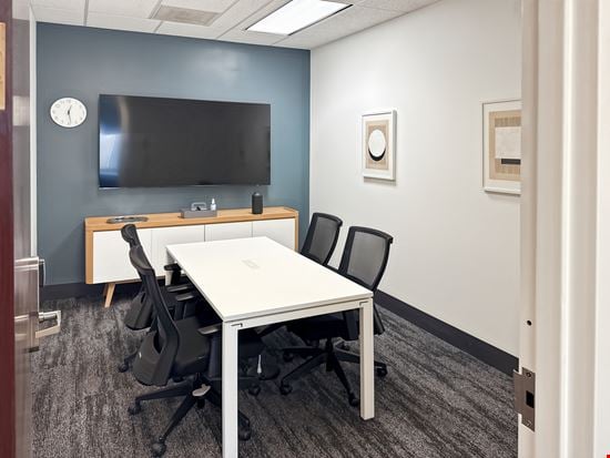 Regus - Greensboro - 301 N Elm