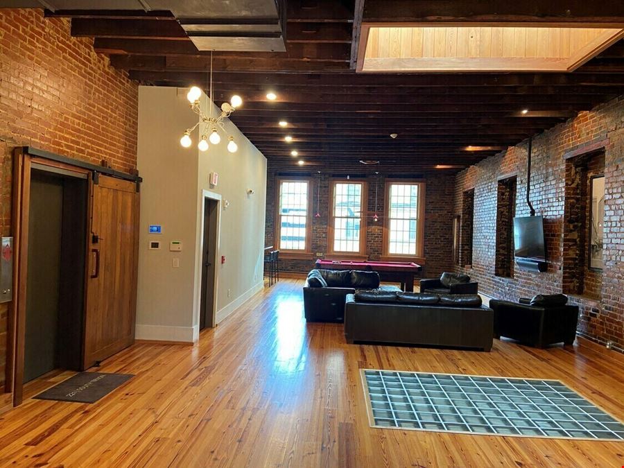 221 S Tryon St