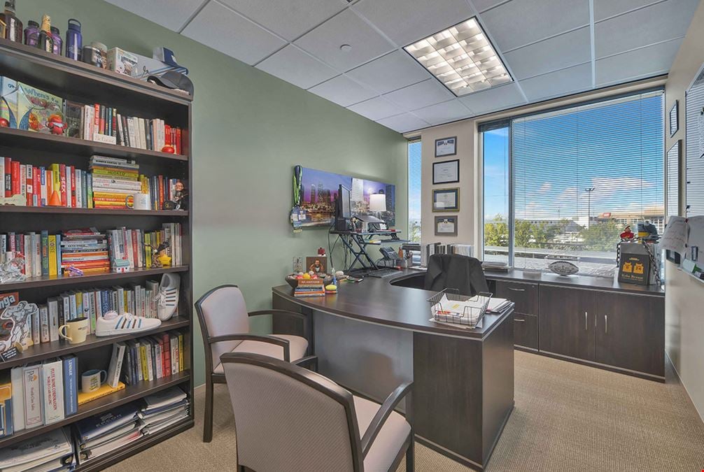 681 Greens Parkway (R2054)