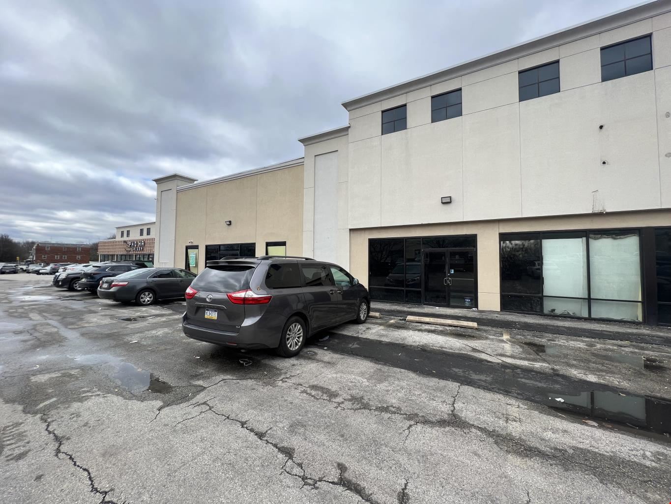 Versatile Retail & Event Space – Perfect for Pickleball or Business!