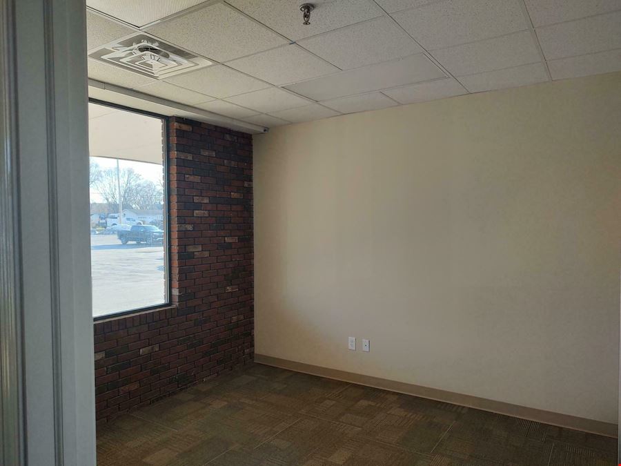 1,000+/- SF SPACE in Wimbledon Plaza Unit #4