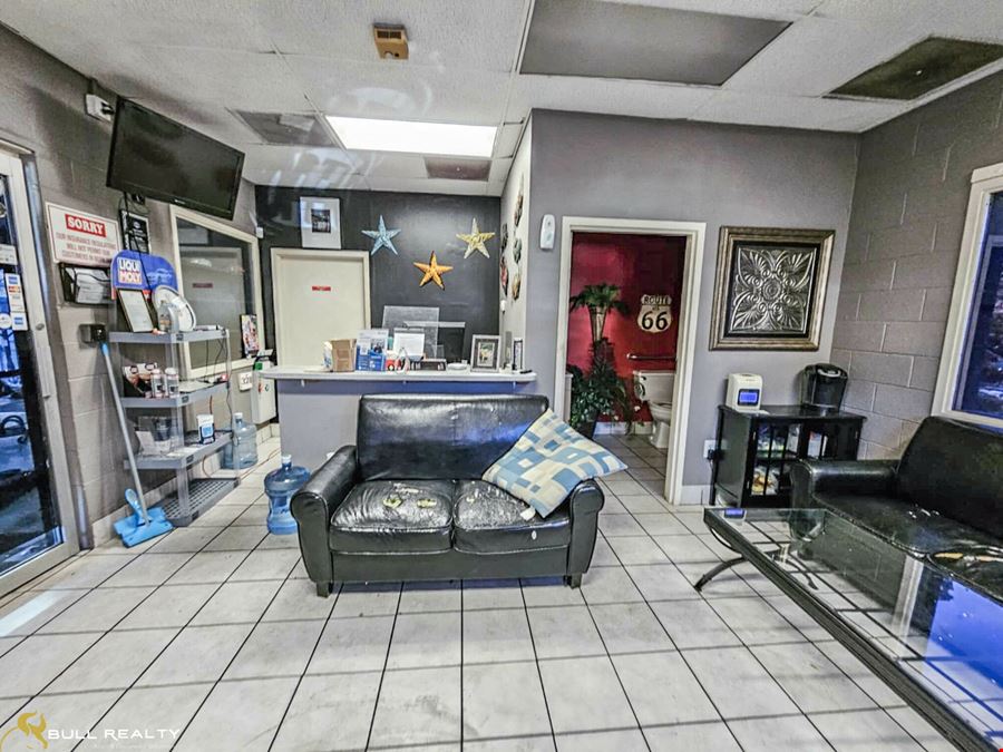 ±2,040 SF Retail / Auto Service Shop