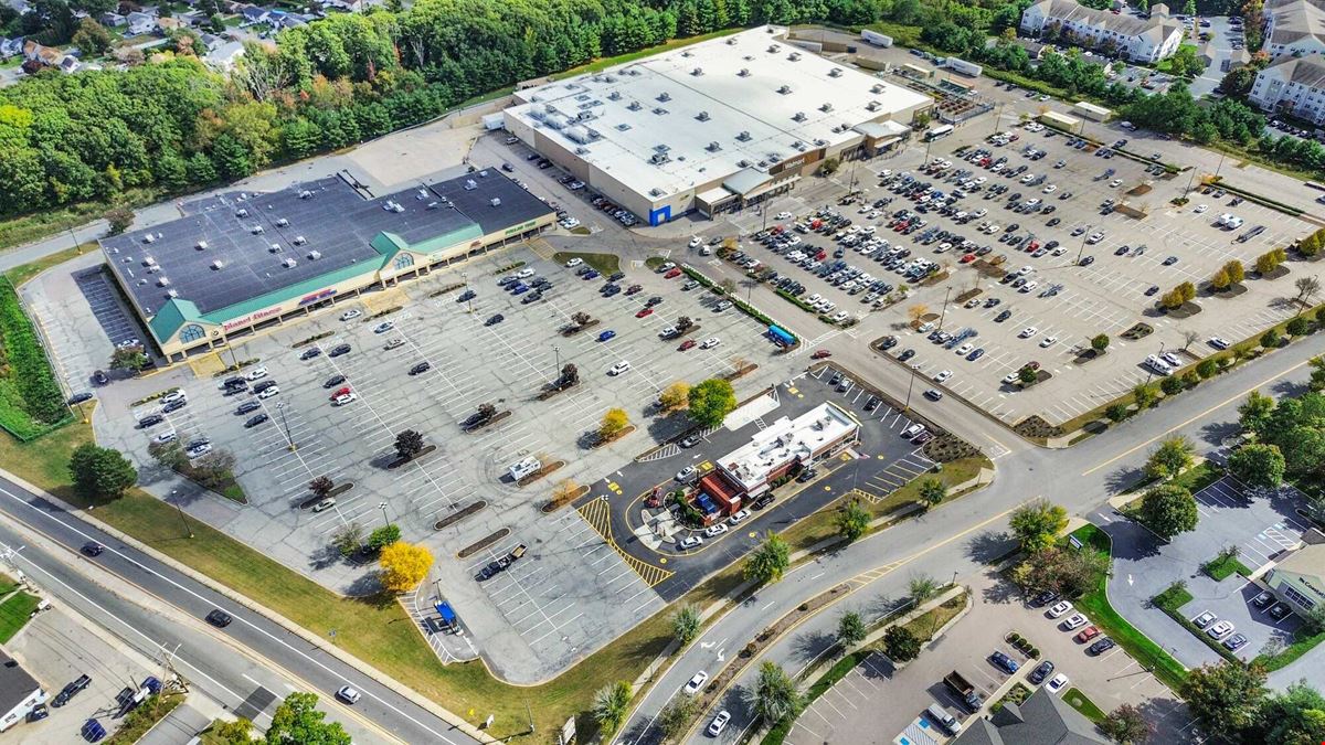 Cranston, RI - Independence Park Shopping Center