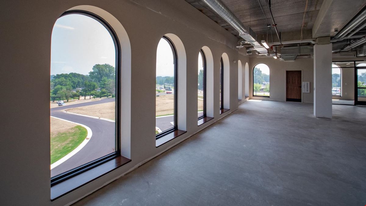 Professional Space Anchored by Established Bank