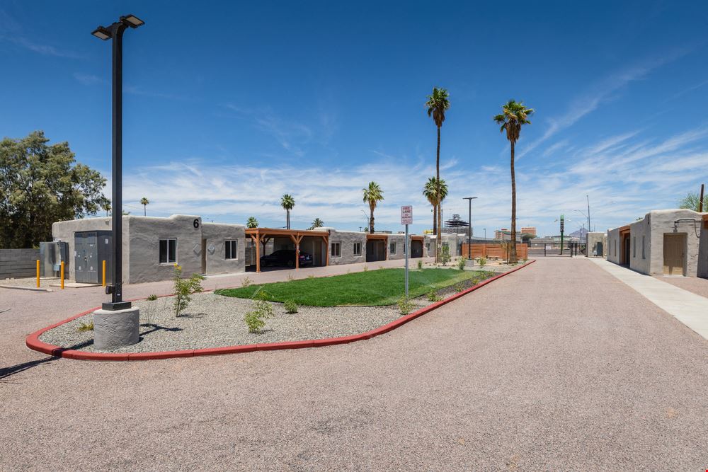 2625 E Van Buren St