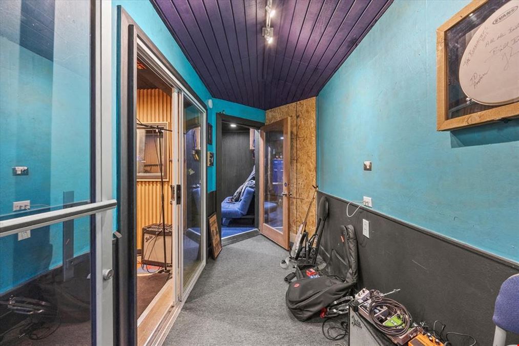1132 Main St