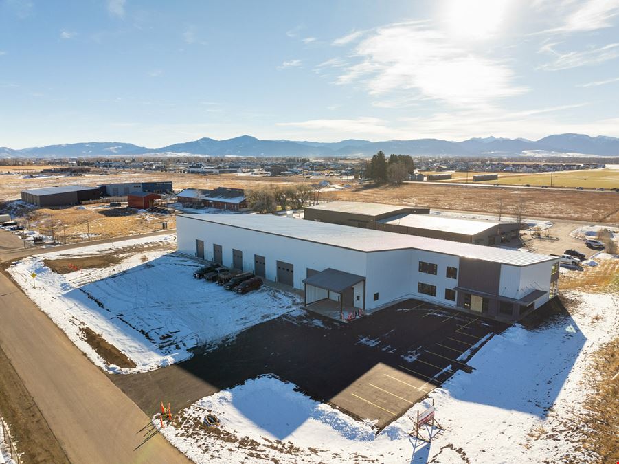 Clear Span Warehouse Space