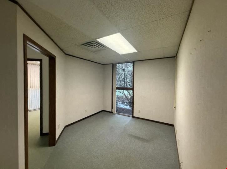 Office Suites for Lease in University Commerce Park - Okemos
