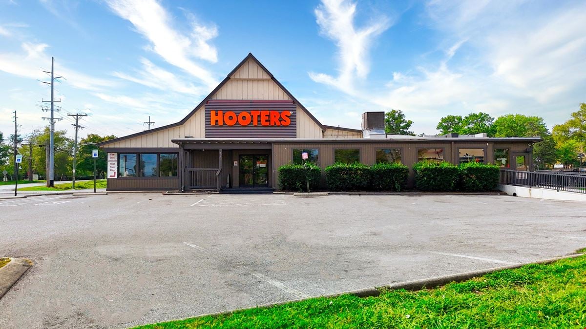 Hooters | Nashville, TN