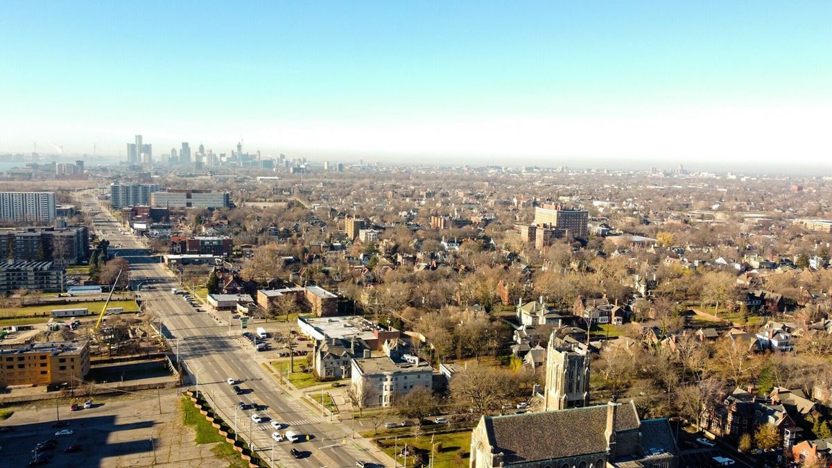 8701-8735 E Jefferson Ave