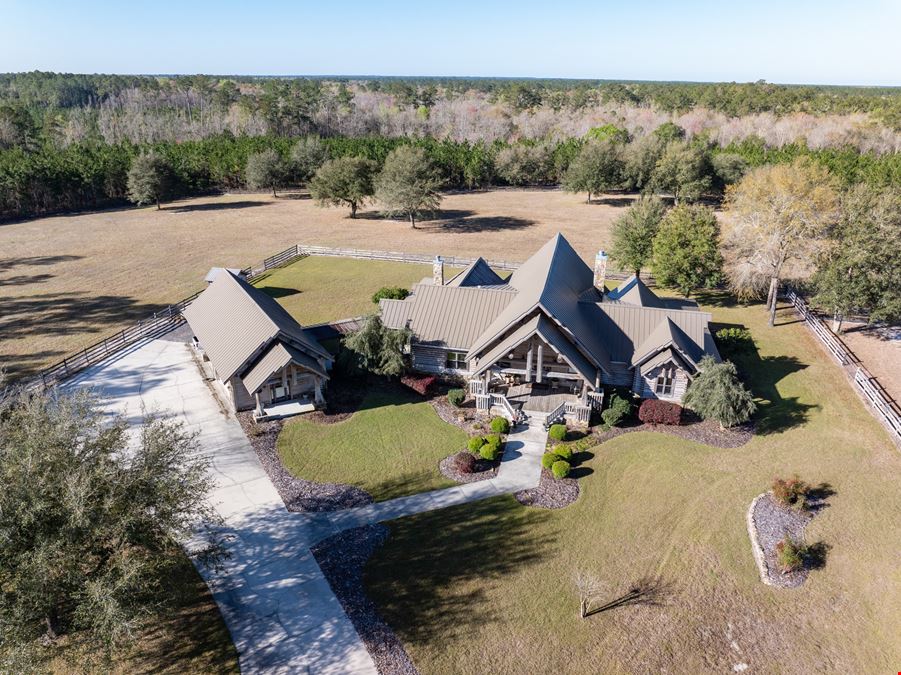 Luxury Riverfront Lodge