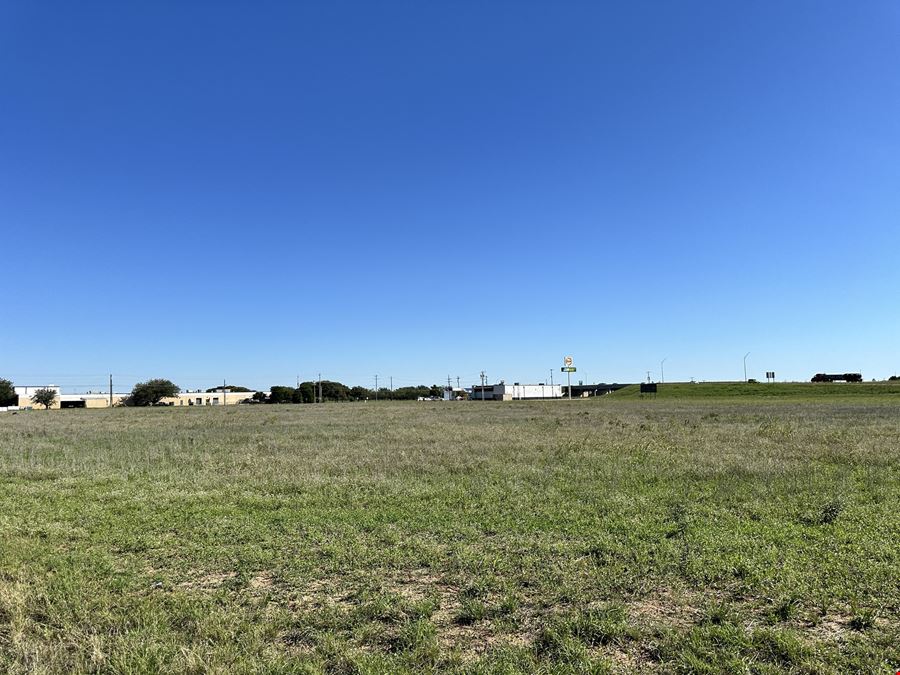 4126 Loop 322 - 2.50 ACRES