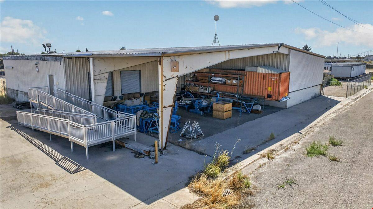 ±21,000 SF on ±18 Acres of Prime Industrial Land in Firebaugh, CA