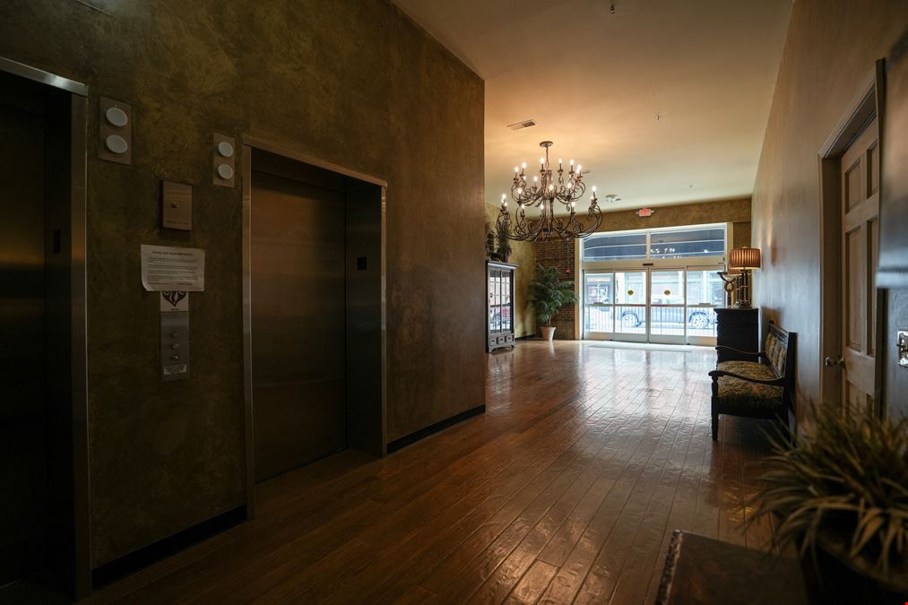 236 W Main St