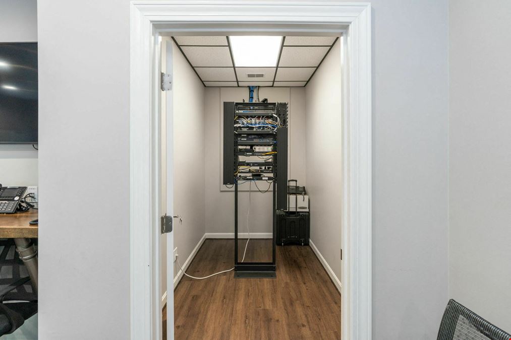 1st Floor Office Units For Sale / Hurstbourne Springs Professional Center