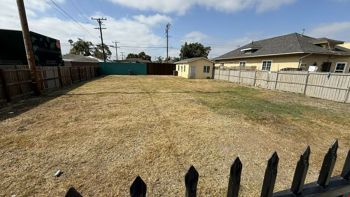 558 W Compton Blvd
