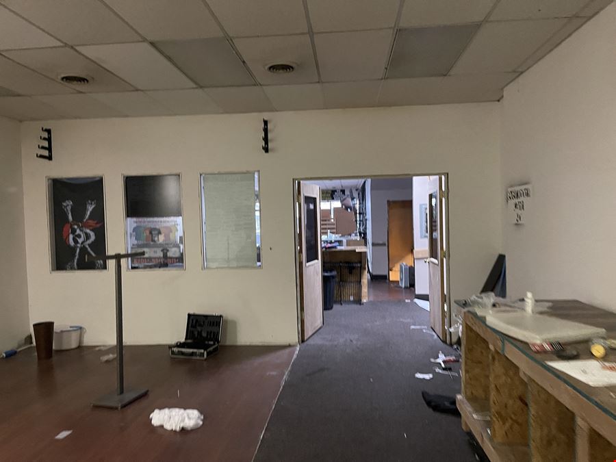 For Lease | 2,500 SF Retail | North Side