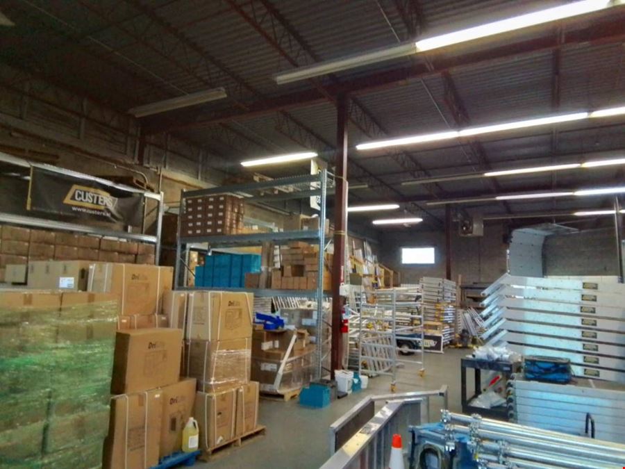 2,000 sqft shared industrial warehouse for rent in Mississauga