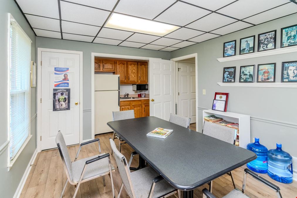100/102 Consumer Ln