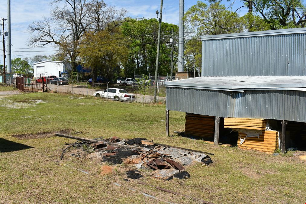 859 Clayton St. - 8,121 SF Warehouse & 1,800 SF Office 1/2 mile to Exit 172, I-65