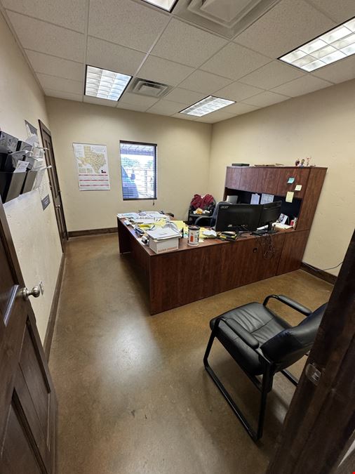 12,320 Shop & Office Sublease