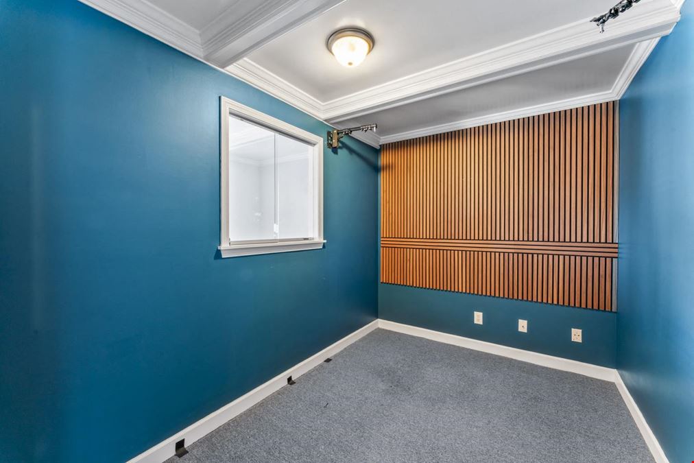 Standalone Office Building for Lease