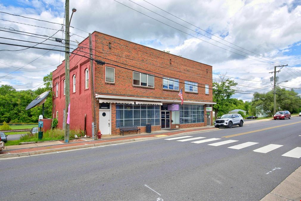 7,966 SF Multi-Tenant Commercial | 3 Parcels, 3 Entrances + Shenandoah Rail Trail Frontage