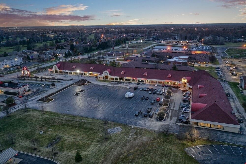 Vista Run Shopping Center For Lease