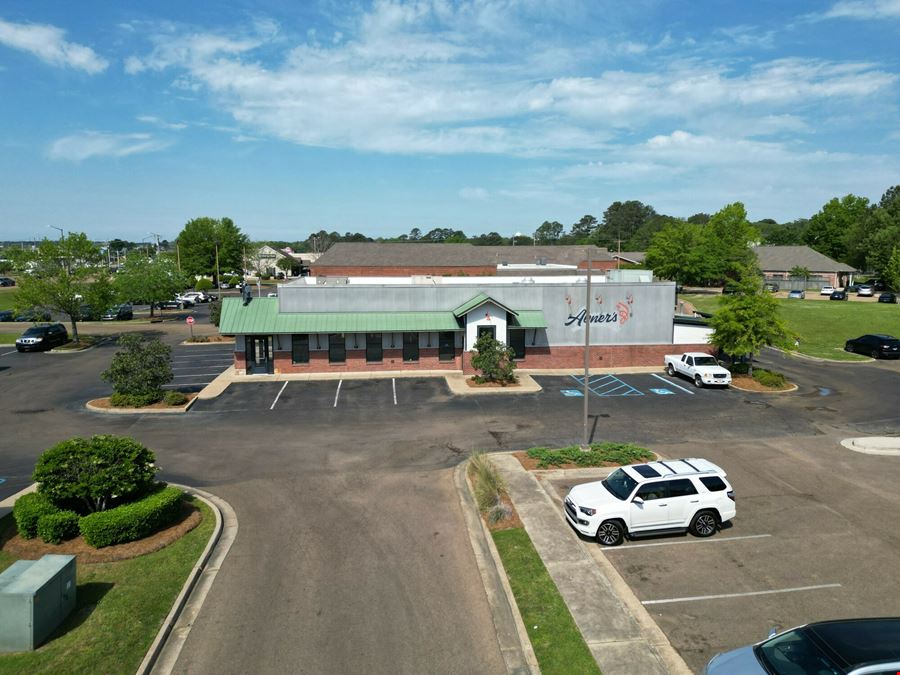 ±3,600 SF QSR | Freestanding (Former Abner’s Chicken)