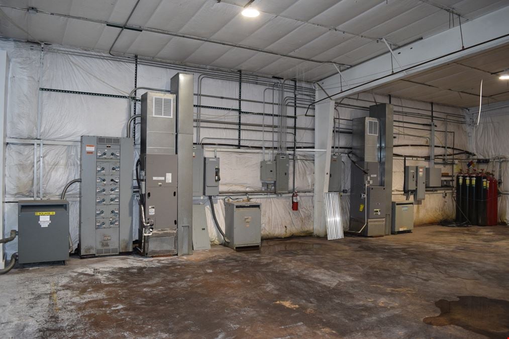 Multitenant industrial Bldg. with 5,258-15,285 SF available for an owner/user