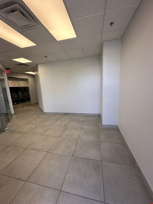 730 N 52nd St, Ste 104 SUBLEASE
