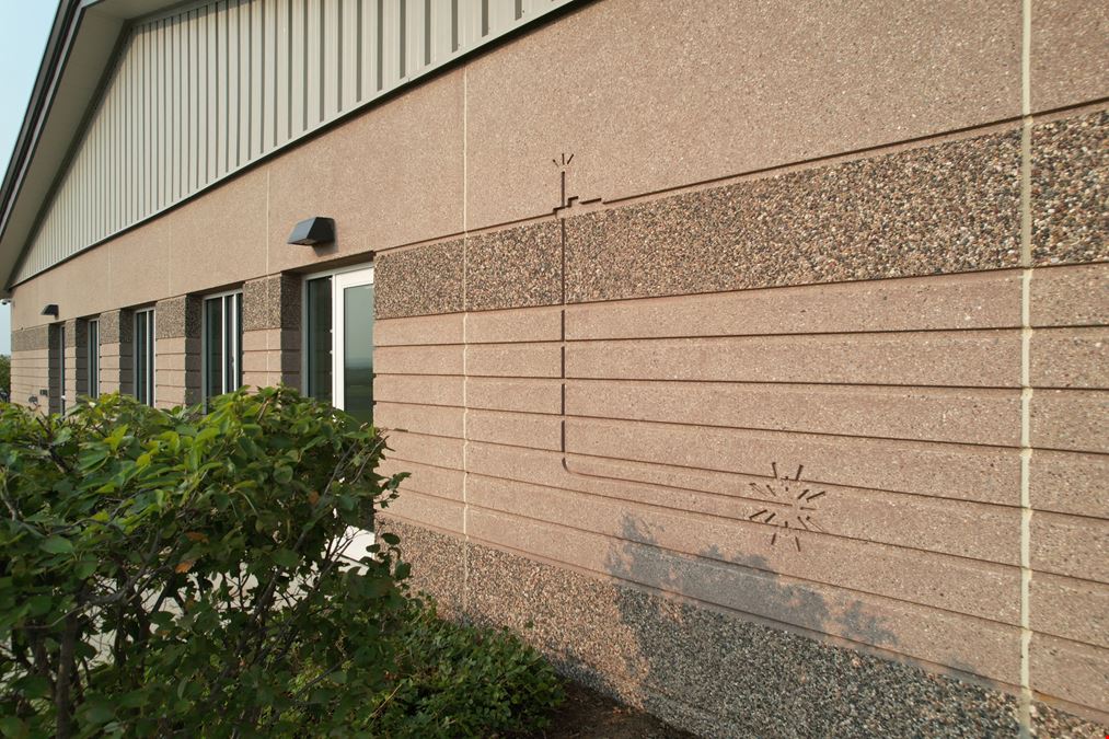 ±17,000 SF Office Space & Yard | Williston ND