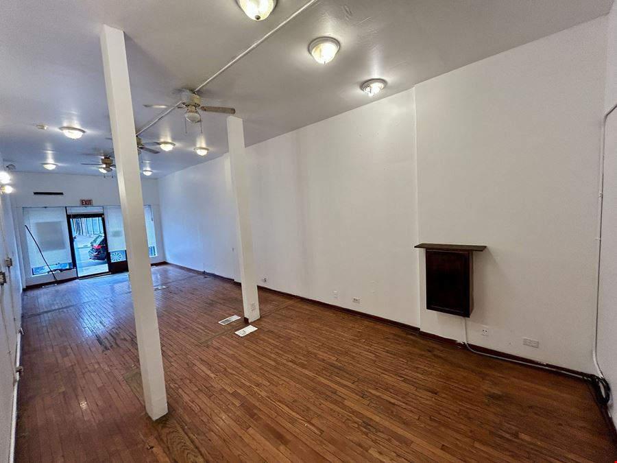1721 E 79th - +/- 800 SF Commercial Storefront For Lease