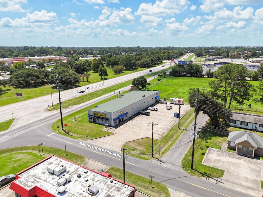 Corner Retail Property on NW Evangeline Thwy