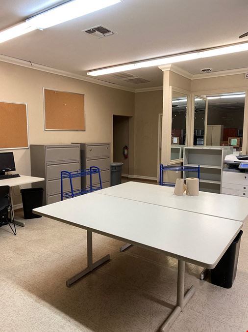 Office/Retail Space in Charming Downtown Reedley