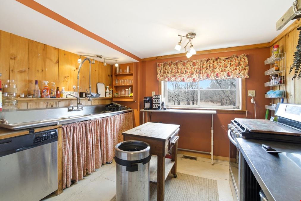 Historic Bed & Breakfast Estate with Event Barn on 5.6 Acres