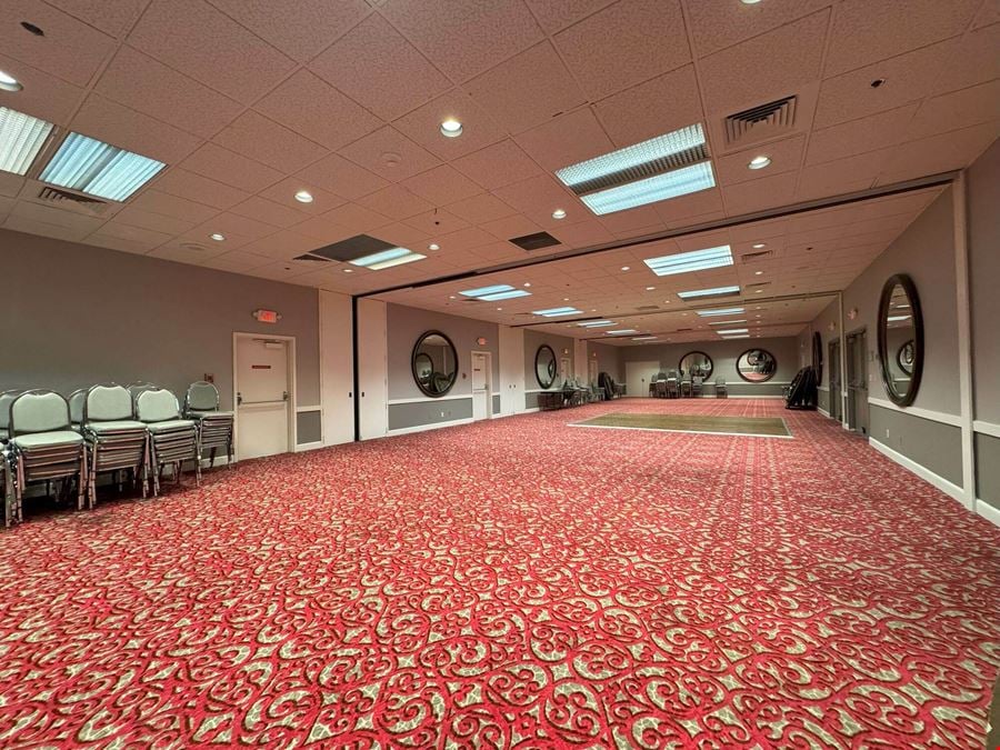 Ramada by Wyndham Barstow