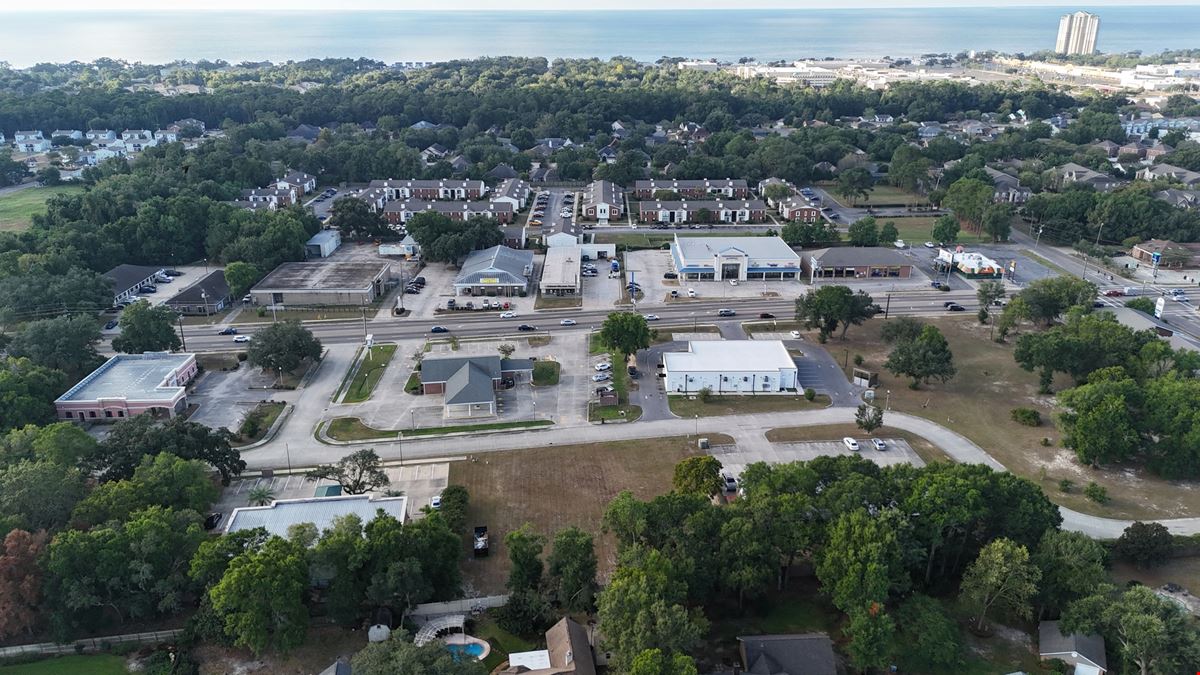 Mixed Use Medical Office w/ Three Apartment Rentals