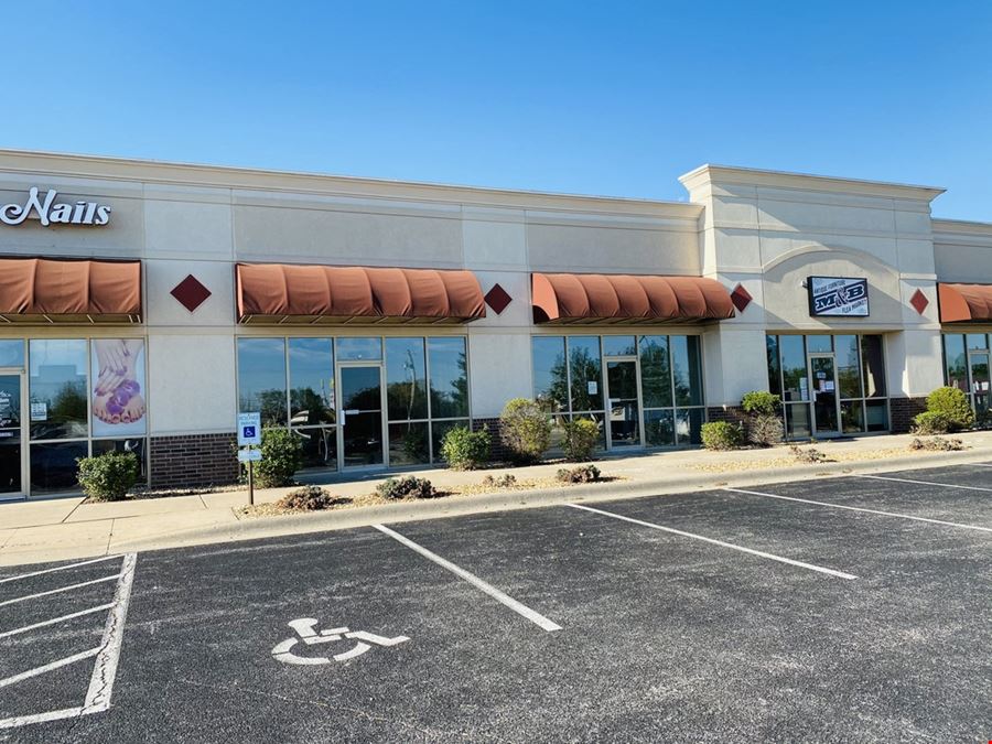 4,200 sf Retail Space For Lease on Republic Rd & West Bypass