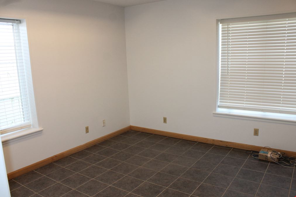 320 W Lincoln Hwy