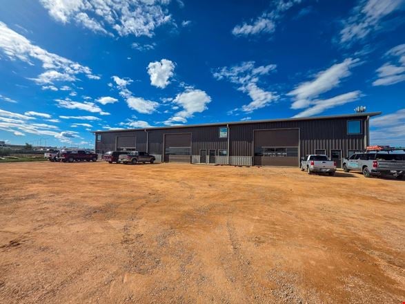 Preview of Industrial space for Rent at 1931 Dyess Avenue