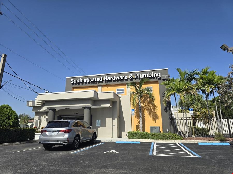Freestanding Retail / Showroom Bldg