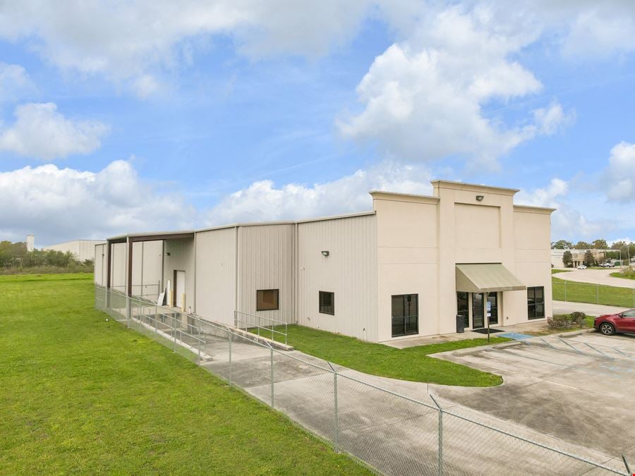 Well-Equipped Office Warehouse in Westport Industrial Park