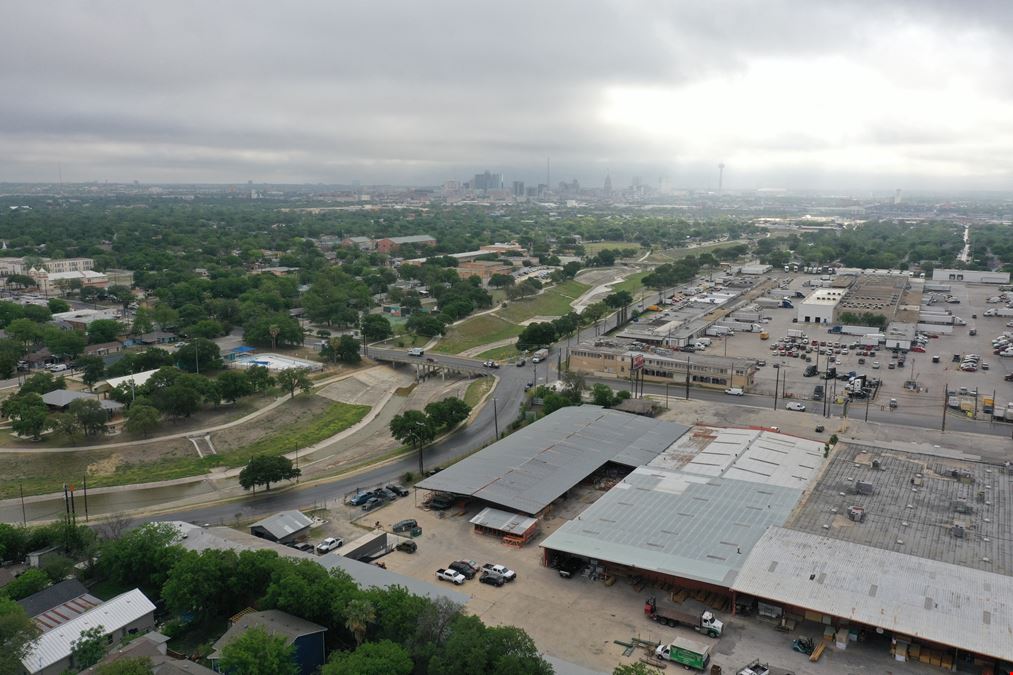 1547 S Zarzamora St - Building 4