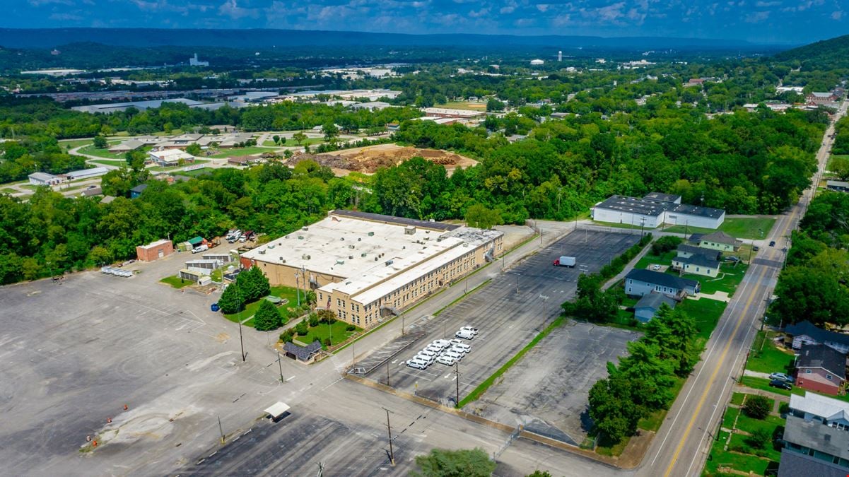 2001 N Chamberlain Ave Industrial and Office Mixed 147,302 SF on 11.59 Acres